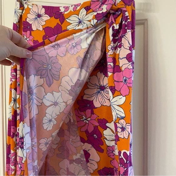 MODCLOTH • Come On Surfing Baby Floral Wrap Skirt - Picture 4 of 6